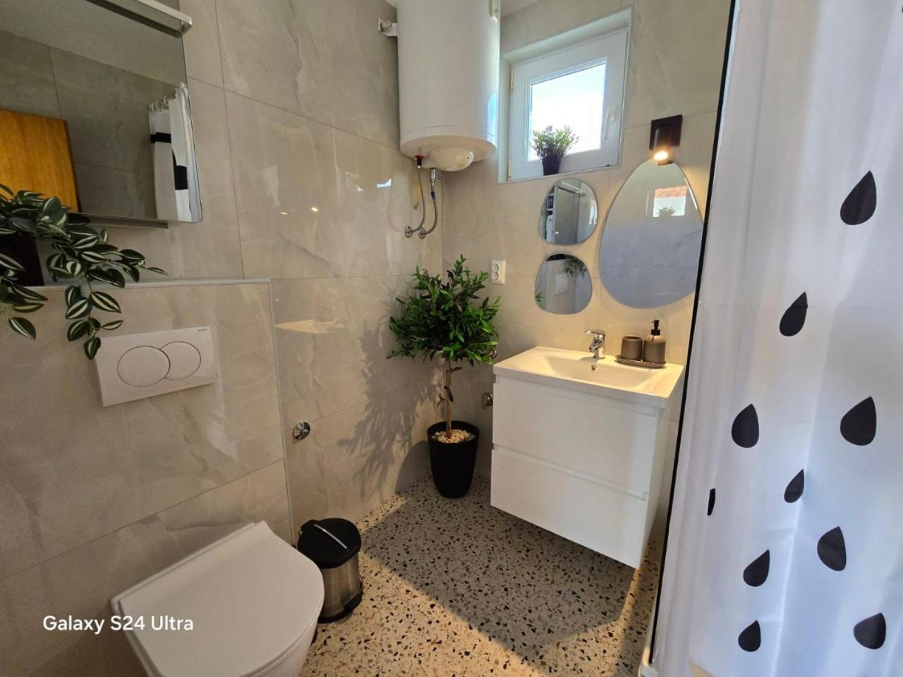 Studio Apartment Pegy Vir Exteriér fotografie